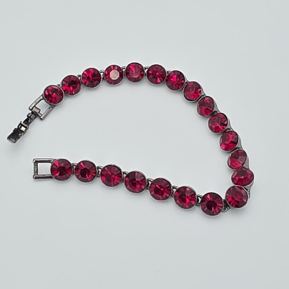 New! GIVENCHY Signed Tennis Bracelet Red SWAROVSKI Crystals Gunmetal Gray 7" - Picture 7 of 13